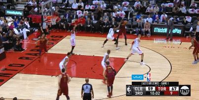 非洲杯再次爆发争议判罚，引球迷不满（非洲杯争议判罚再度上演，球迷不满升级）