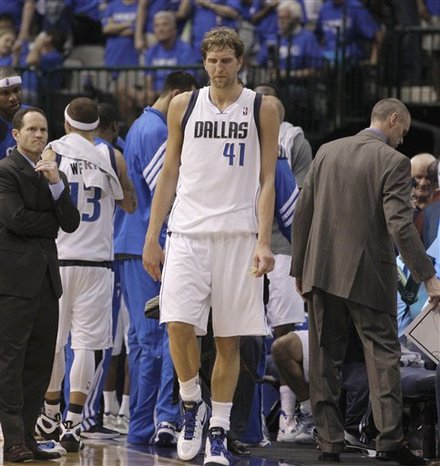 怒送37分！古巴男排输给自己 意大利挺进四强 米切莱托17分+绝杀（古巴男排怒赠37分自毁好局，意大利挺进四强，米切莱托17分完成绝杀）