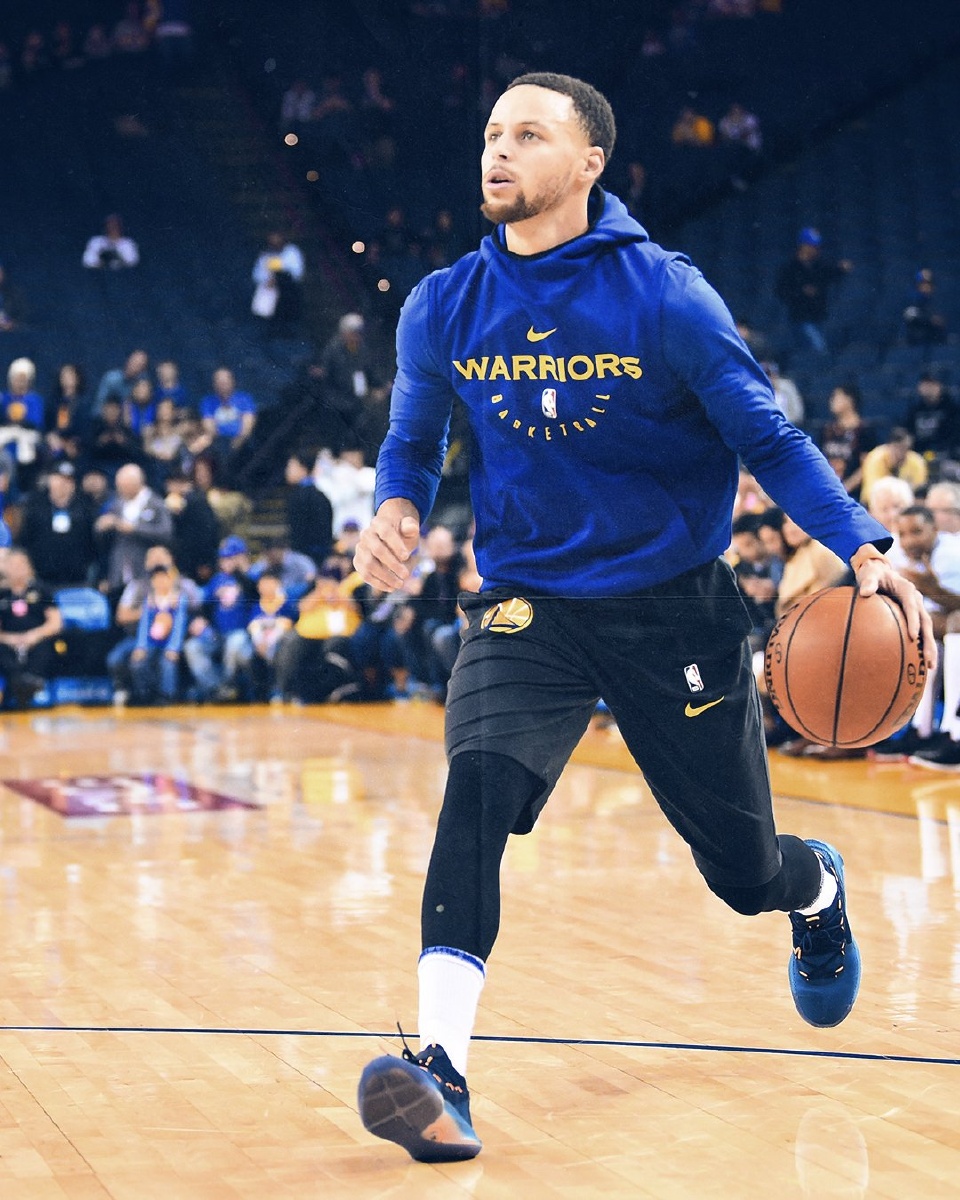 火箭以117：98大胜太阳，杜兰特28分，阿门31分，史密斯16分，全队十胜五负，西部第三。（火箭117-98击败太阳：阿门31分、杜兰特28分、史密斯16分，战绩10胜5负，西部第三）