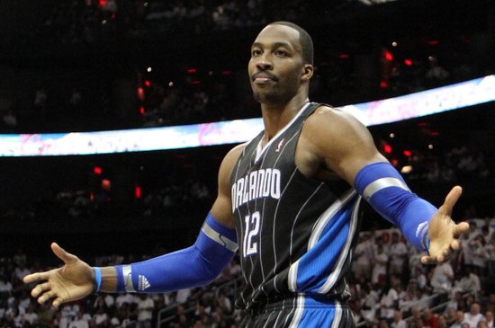 詹姆斯连续得分，逆转比赛节奏（詹姆斯连砍得分，改写比赛节奏）