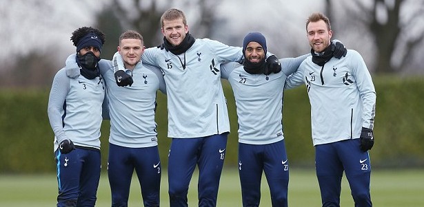 詹姆斯关键时刻稳住全队（关键时刻詹姆斯力挽狂澜稳住球队）