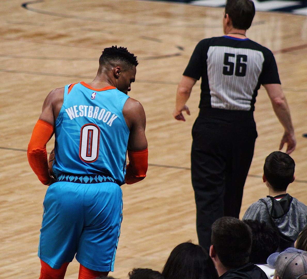 官方：沃尔夫斯堡与队长阿诺德续约至2028年（沃尔夫斯堡官宣队长阿诺德续约，合同至2028年）