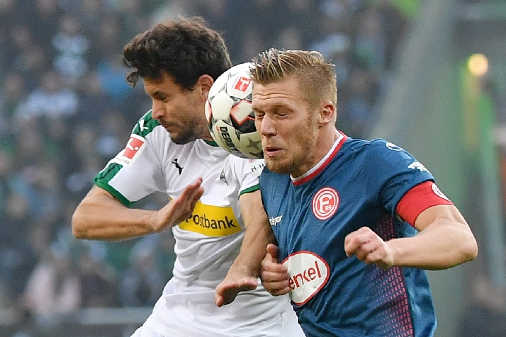 法尔克：凯恩与拜仁愿意续约至2028年，他愿意世界杯后再谈（法尔克：凯恩与拜仁倾向续约到2028，世界杯结束后再谈判）