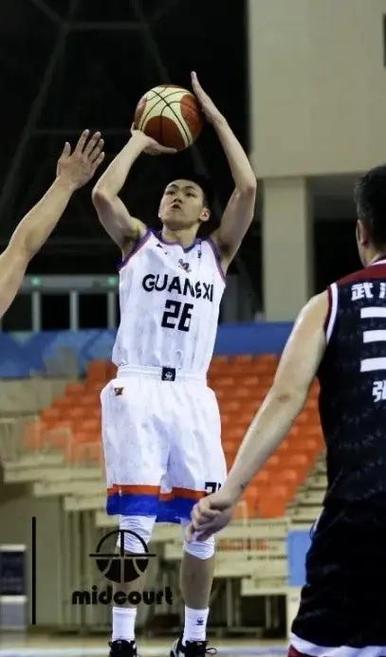 曼城女足球员长谷川唯：英国有很多美味的早午餐（曼城女足球星长谷川唯：英国早午餐选择丰富且美味）