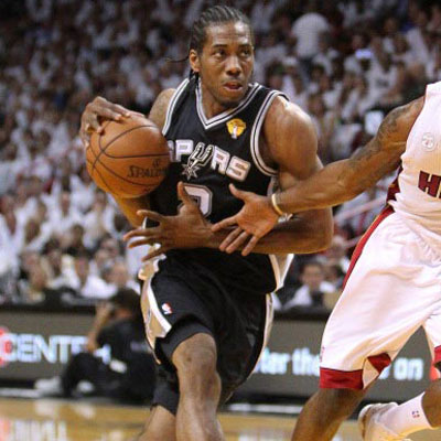 图片报：法兰克福解雇队医，因其在球队下榻酒店治疗对手球员（图片报：法兰克福解聘队医，因在球队驻地为对手球员诊治）