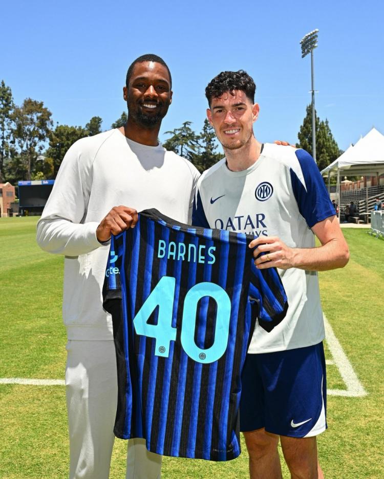 说了啥？卢克曼在被换下时与主教练尤里奇发生口角冲突（被换下不满，卢克曼与主帅尤里奇场边爆发口角）