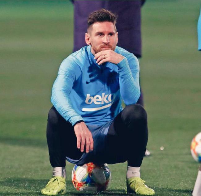 图片报：拜仁内部认为诺伊尔将续约一年，乌尔比希是他接班人（图片报称：拜仁倾向与诺伊尔续约一年，乌尔比希被视为接班人）