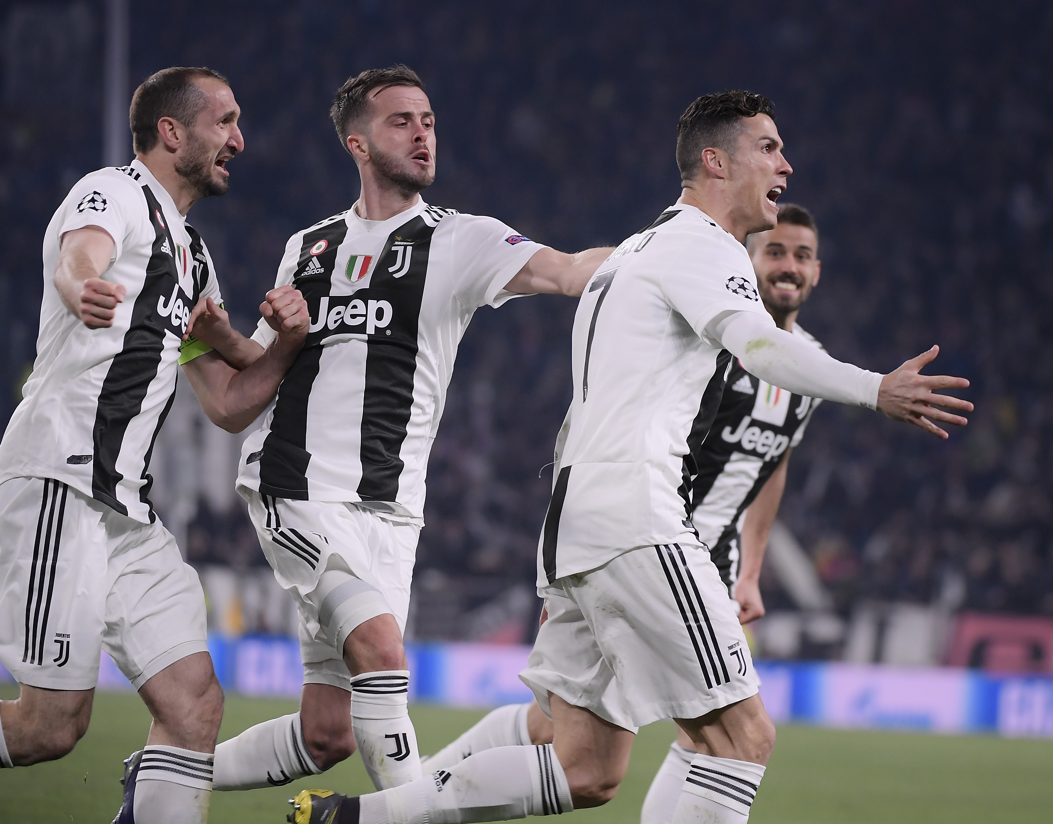 穆索：国米是夺冠热门之一，这场胜利极大地提振了球队的士气（穆索：国米位居争冠行列，此役胜利显著提振球队士气）