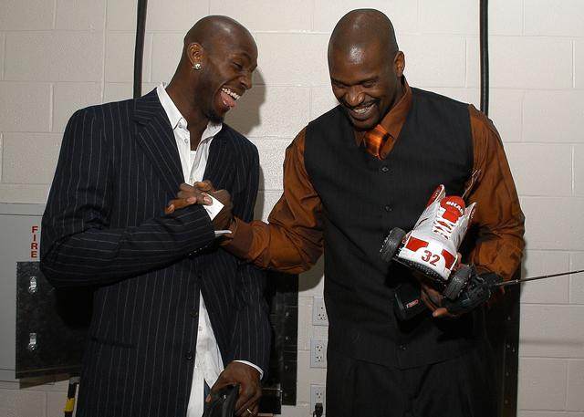 西海岸投资人：祝邵佳一在国足好运，希望广大球迷多多包容他（西海岸投资方：祝邵佳一在国足一切顺利，盼球迷更多包容）